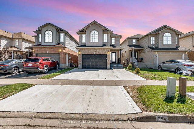 968 Copper Leaf Crescent