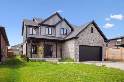 136 Village Rd, Wellesley -  image-0-1