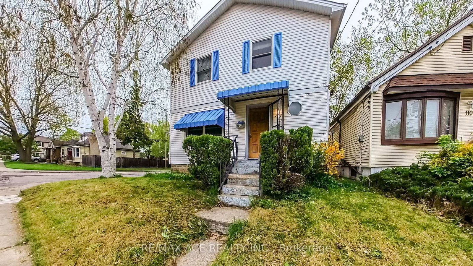 Detached House for sale at 114 Royal Avenue, Hamilton, Ainslie Wood, L8S 2C5 - MLS: X12135321