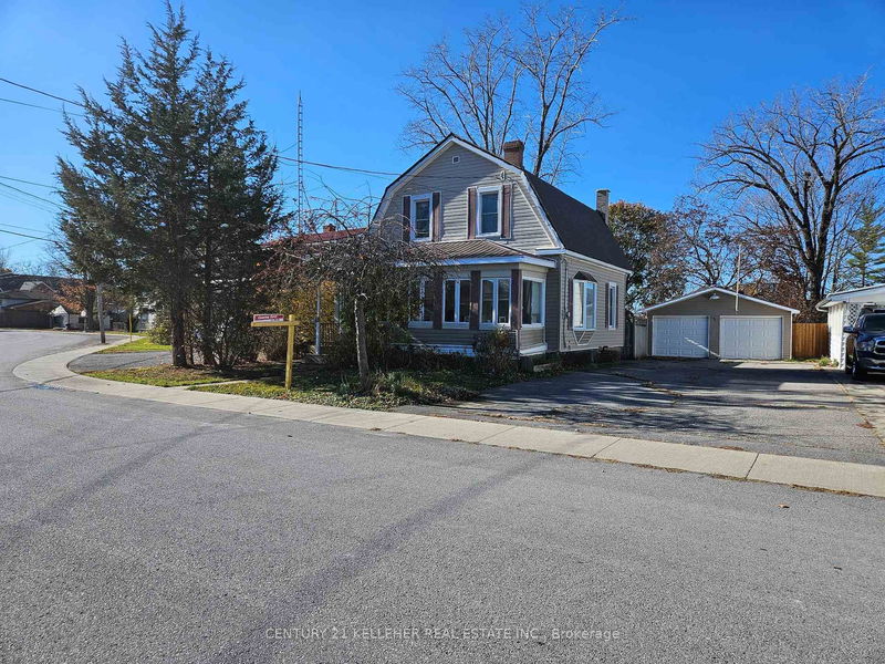 19 Broad St, Prince Edward County - Picton Ward image-0-0