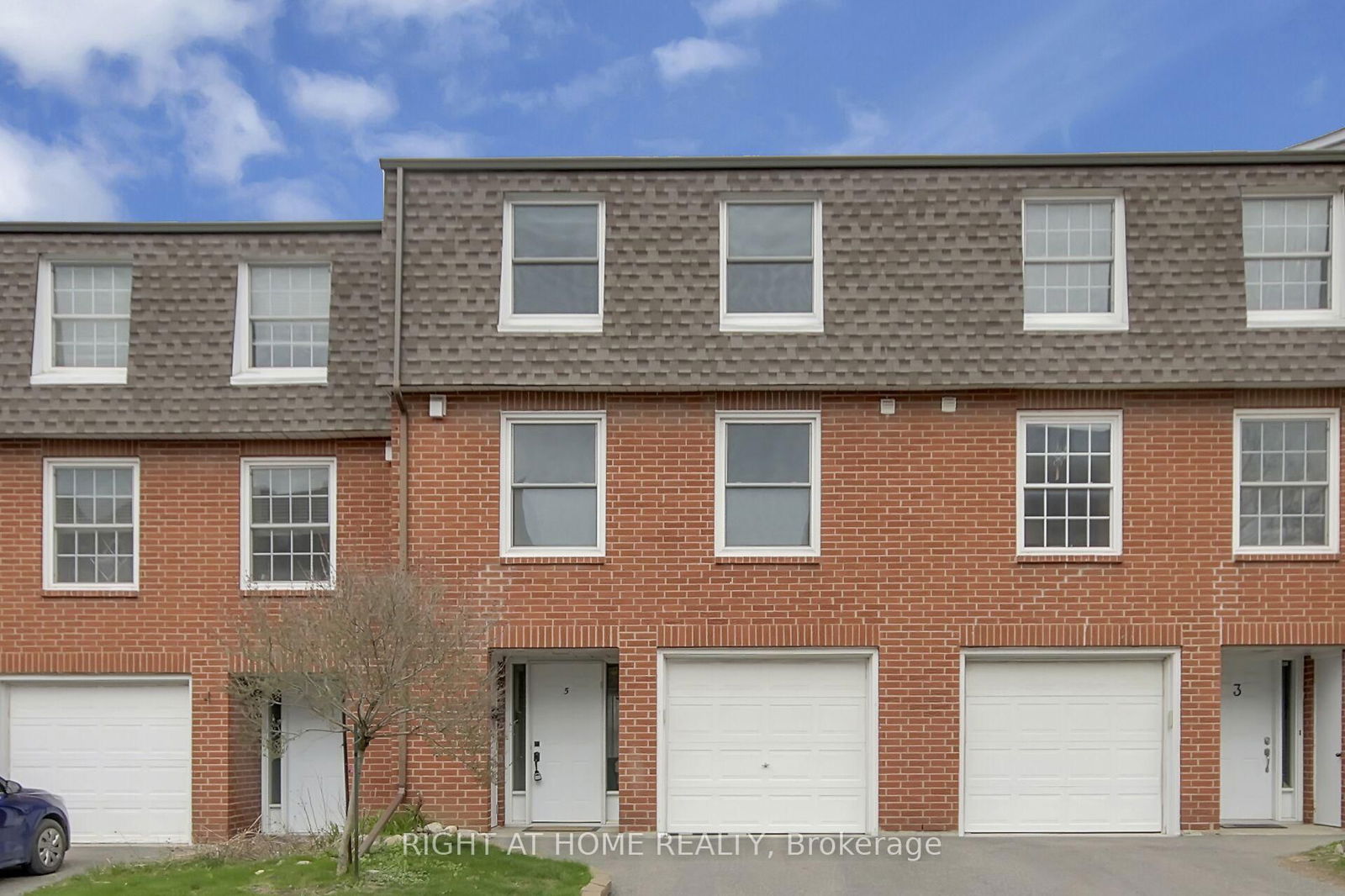 Townhouse for sale at 5 Moorside Private, Ottawa, Carleton Heights, K2C 3P4 - MLS: X12135498