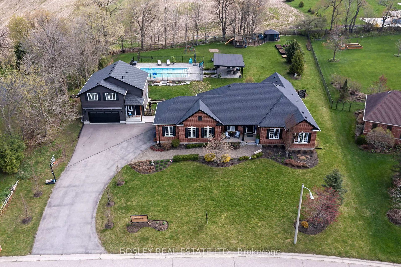 Detached House for sale at 15 Aspen Court, Erin, Erin, N0B 1T0 - MLS: X12135500