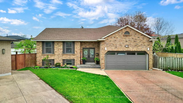 24 Farmingdale Crescent