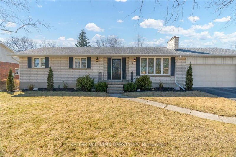 20 PARK Lane, Lambton Shores - Forest image-0-0