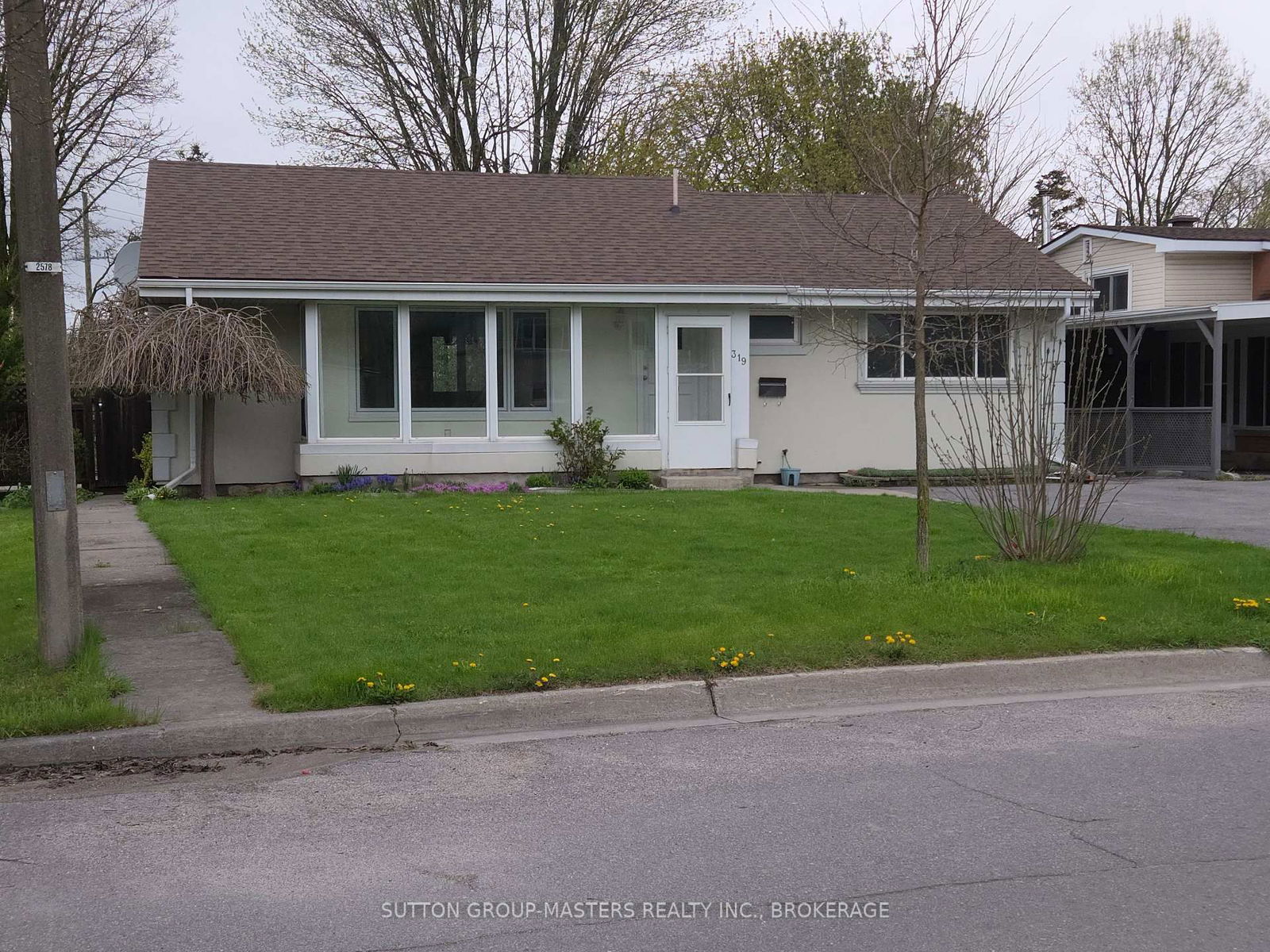 Detached House for sale at 319 Arrowhead Place, Kingston, West of Sir John A. Blvd, K7M 3L4 - MLS: X12136319