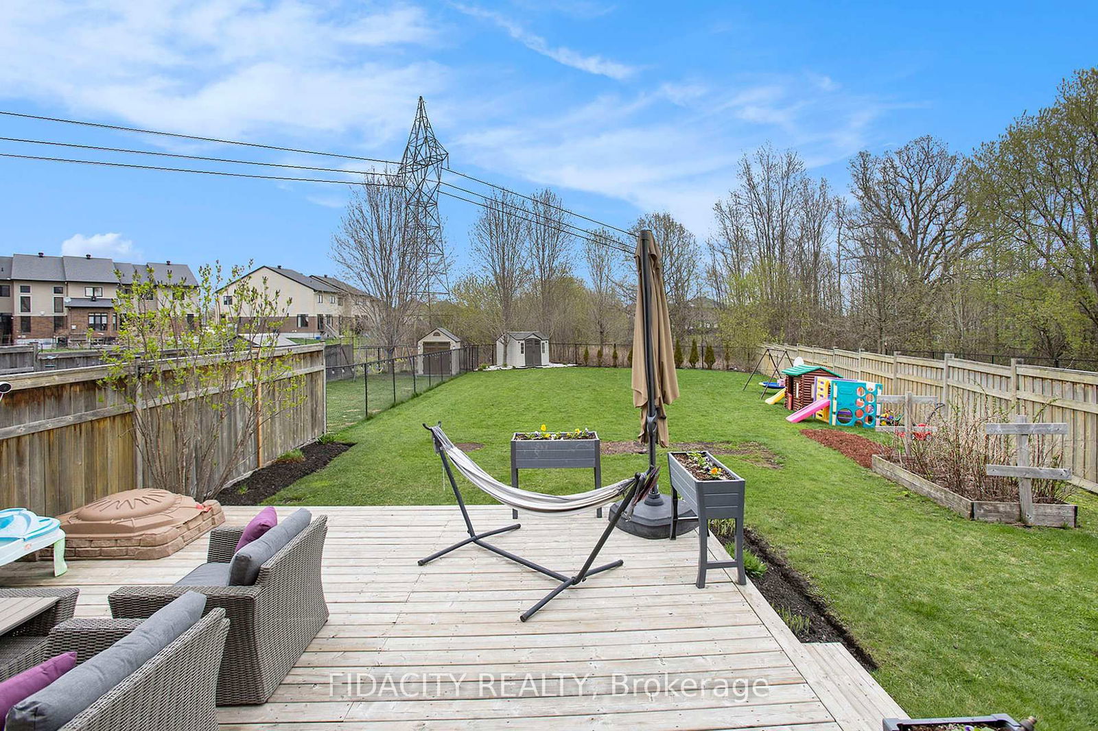 Townhouse sold at 670 Whitecliffs Avenue, Ottawa, Riverside South, K1V 2N4 - MLS: X12136631