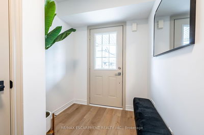 380 Linden Dr, Cambridge -  image-0-2