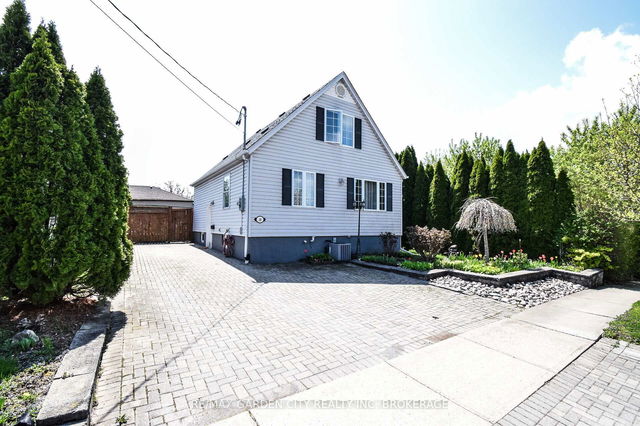 39 Clayburn Avenue