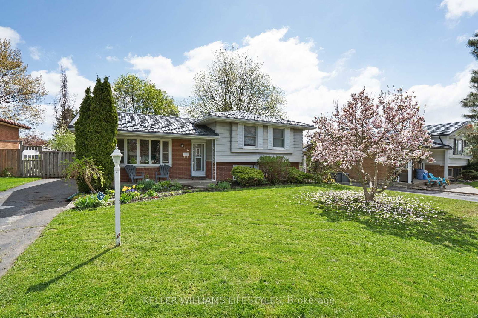 Detached House for sale at 118 Tufton Place, London South, South S, N6C 4W9 - MLS: X12137869