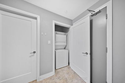Unit 110 — 10 Concord Pl, Grimsby - Grimsby Beach image-0-3
