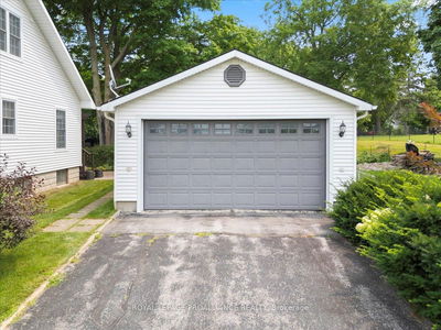 98 Bridge St, Prince Edward County - Picton Ward image-0-1
