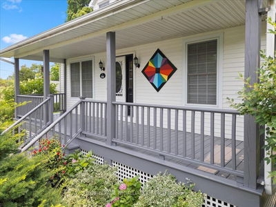 98 Bridge St, Prince Edward County - Picton Ward image-0-3