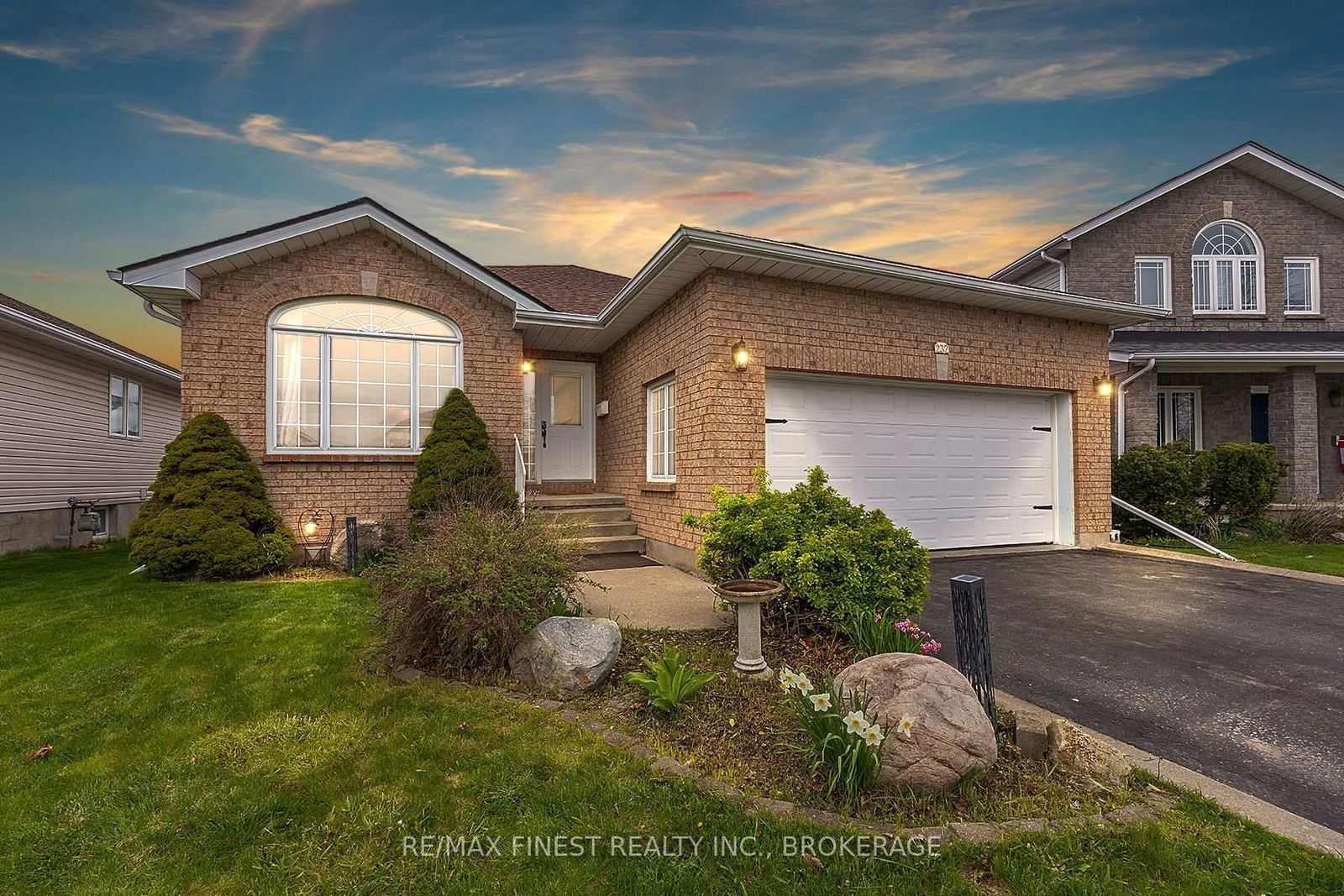Detached House for sale at 232 Sheridan Street, Kingston, City Northwest, K7P 3C7 - MLS: X12138364