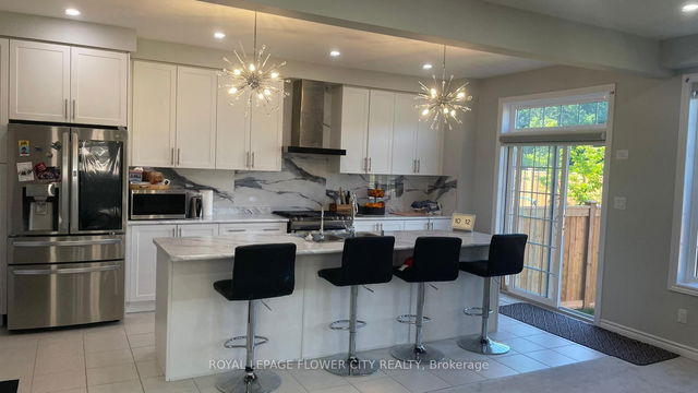 11 - 22 Gleason Crescent