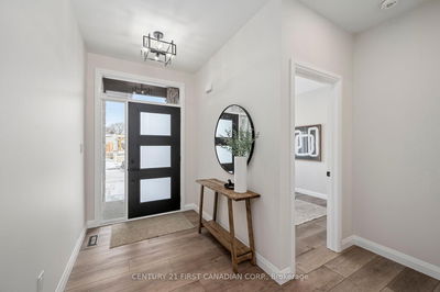 Unit 5 — 32 Postma Cres, North Middlesex - Alisa Craig image-0-1