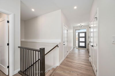 Unit 5 — 32 Postma Cres, North Middlesex - Alisa Craig image-0-2