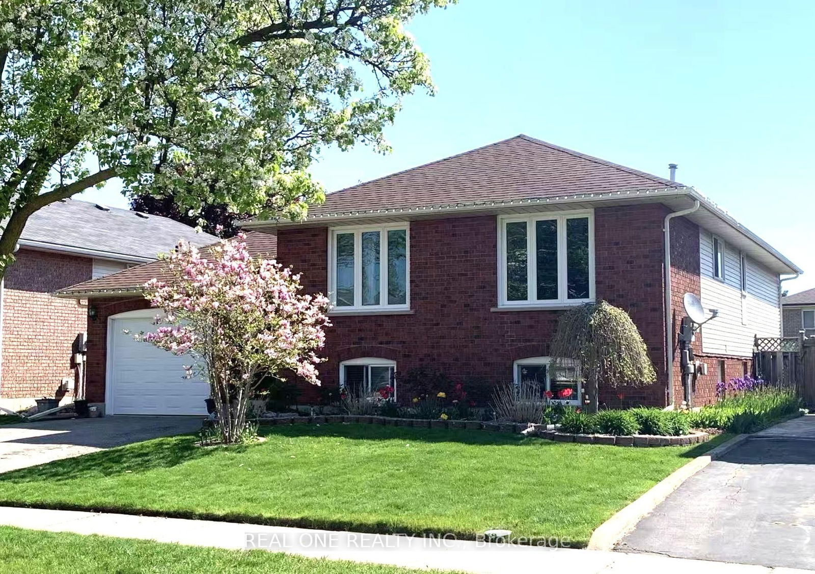 Detached House for sale at 47 Trillium Way, Brantford, N3R 7T8 - MLS: X12139208