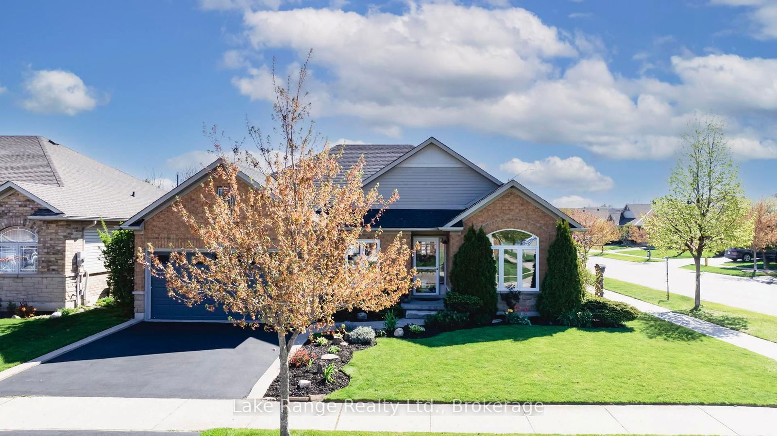 Detached House for sale at 82 Savannah Ridge Drive, Brant, Paris, N3L 4G2 - MLS: X12139292