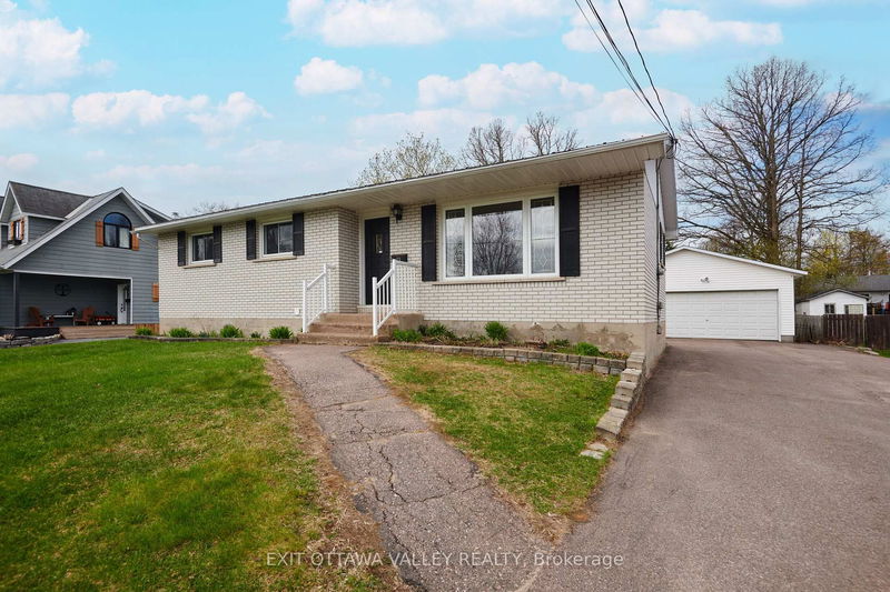 23 Doran Rd, Petawawa - Petawawa image-0-0