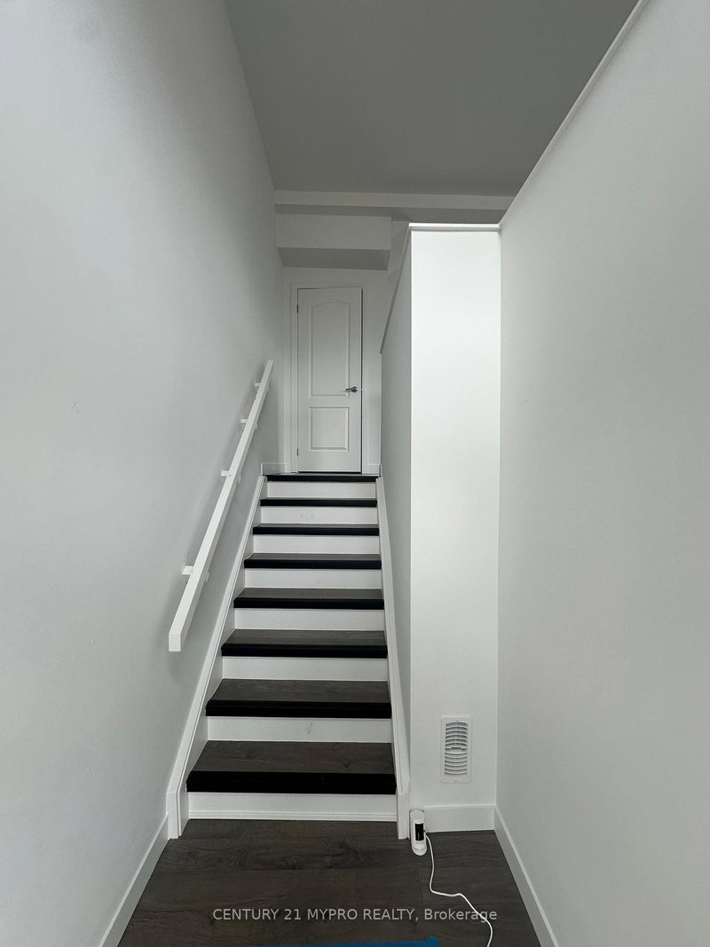 27 DENISTOUN St, Welland, L3C 0H6 | Image 3