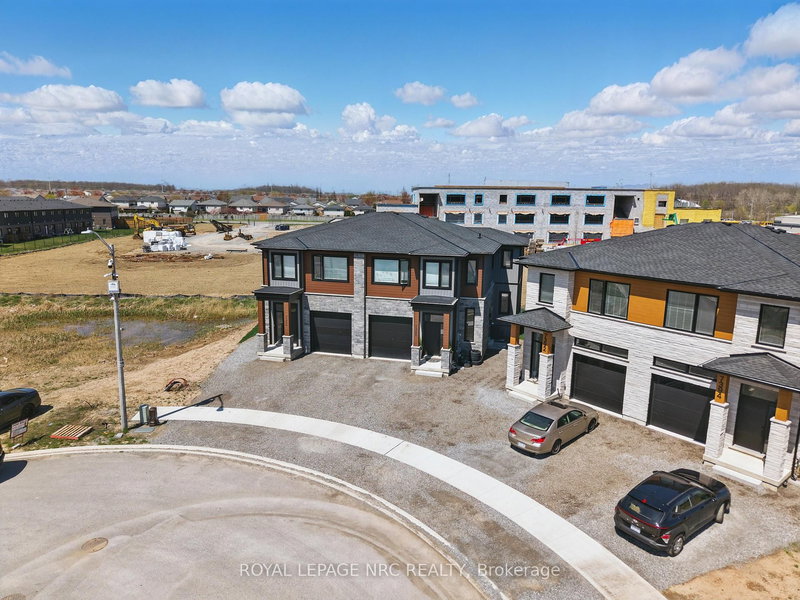 Upper - 7384 Splendour Dr, Niagara Falls, L2H 3V8 | Image 2