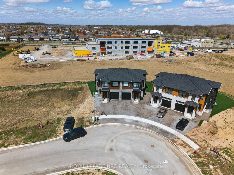 Upper - 7384 Splendour Dr, Niagara Falls, L2H 3V8 | Image 3