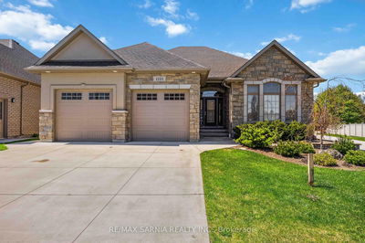 1101 Mike Weir Dr, Sarnia - Sarnia image-0-1