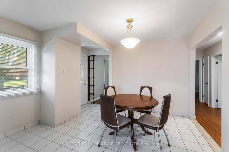 5905 Valley Way, Niagara Falls, L2E 1X9 | Image 3