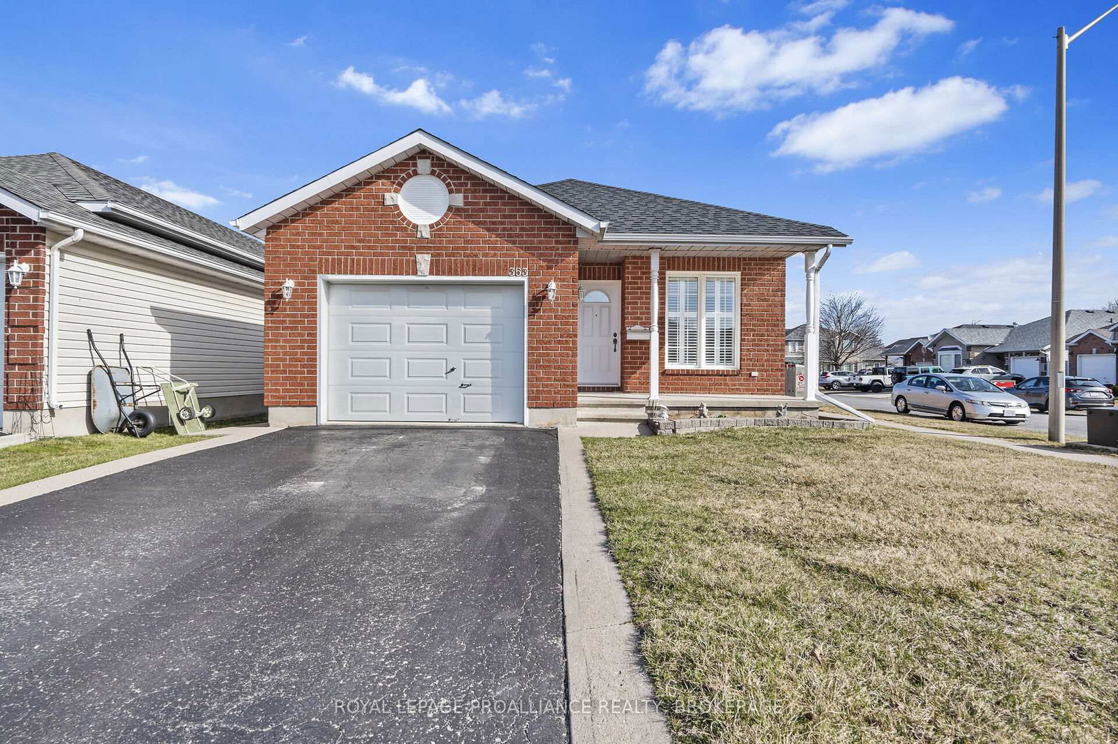 Detached House for sale at 353 Emerald Street, Kingston, City Northwest, K7P 3E1 - MLS: X12141062