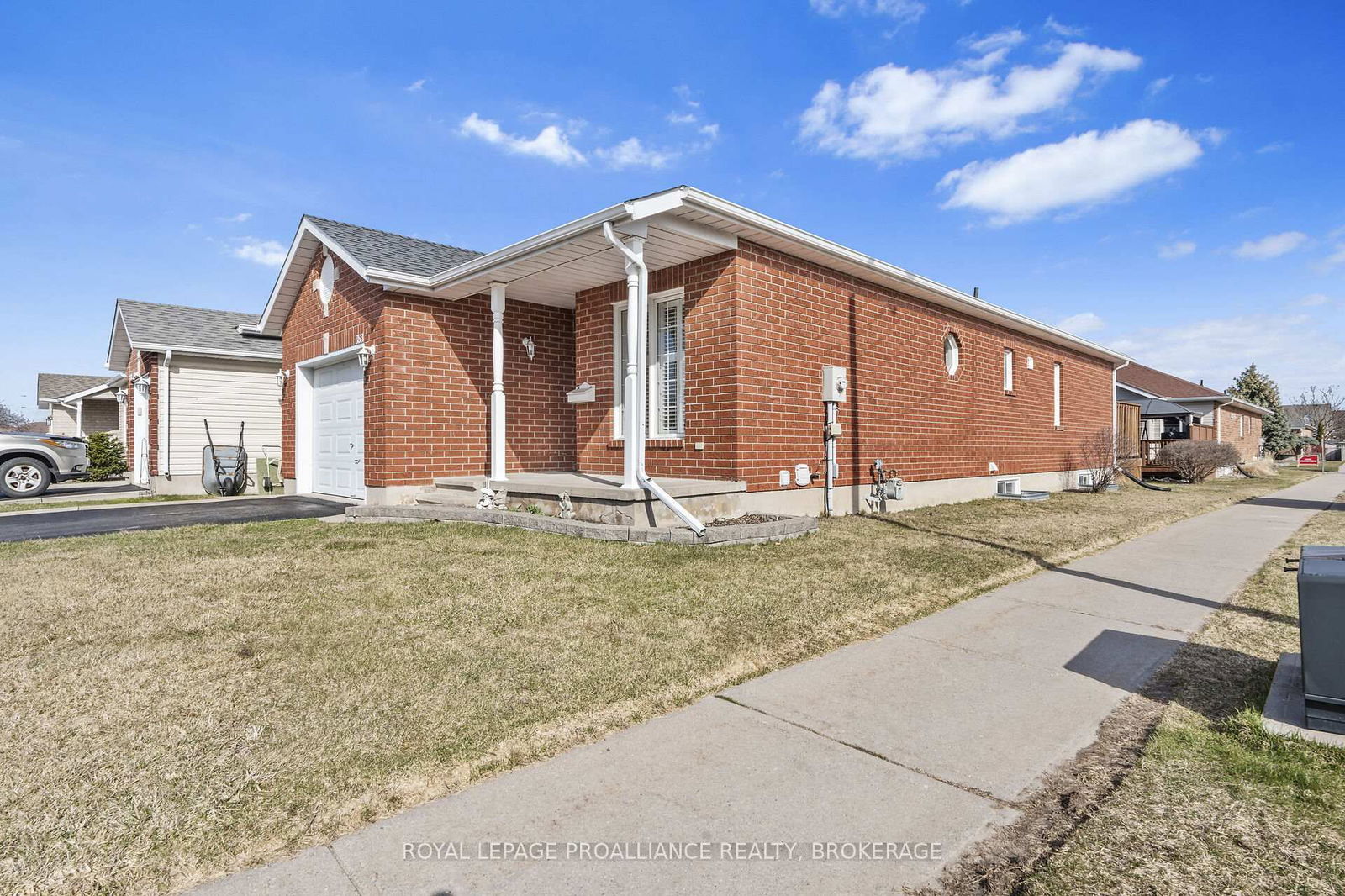 Detached House for sale at 353 Emerald Street, Kingston, City Northwest, K7P 3E1 - MLS: X12141062