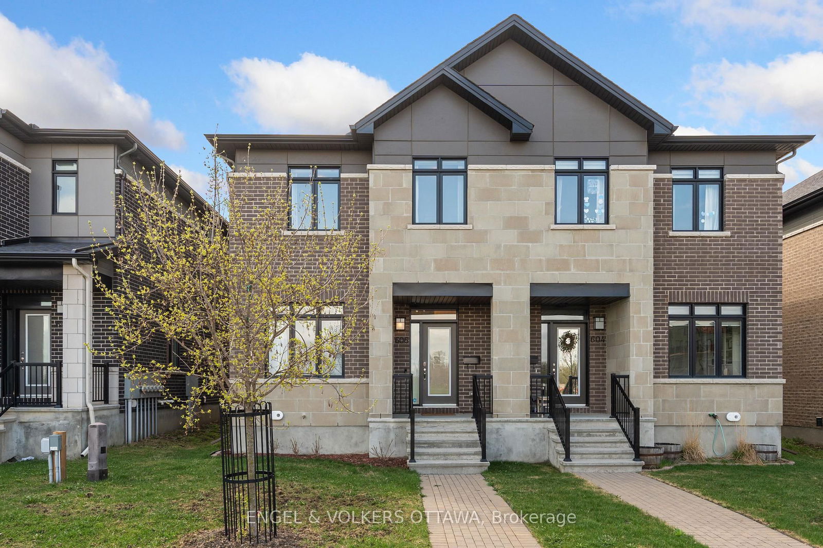 Semi-Detached House for sale at 606 Mikinak Road, Ottawa, CFB Rockcliffe and Area, K1K 3X7 - MLS: X12141134