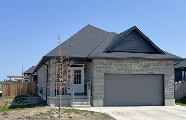 413 Walker Crescent