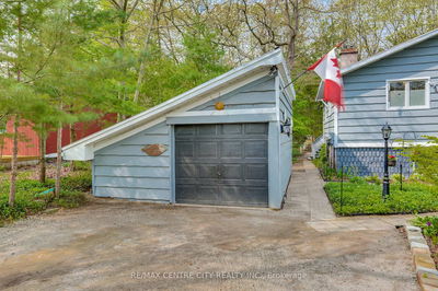 10161 Andrea St, Lambton Shores - Port Franks image-0-2