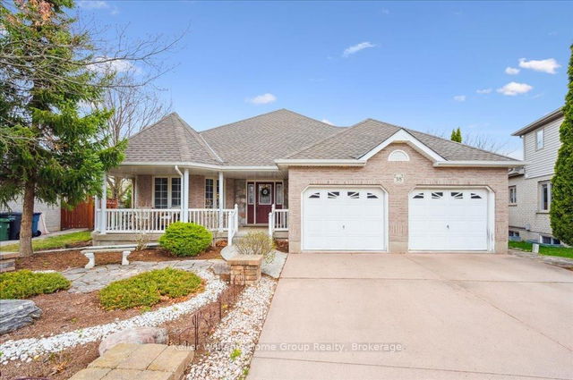 38 Oakridge Crescent