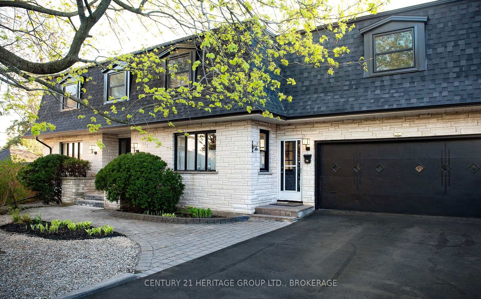Detached House for sale at 74 Metcalfe Avenue, Kingston, Central City West, K7M 2W6 - MLS: X12141646