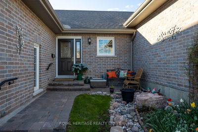 Unit 162 — 301 Carnegie Ave, Peterborough North - 1 University Heights image-0-1