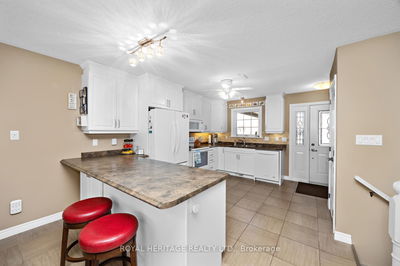 Unit 162 — 301 Carnegie Ave, Peterborough North - 1 University Heights image-0-4