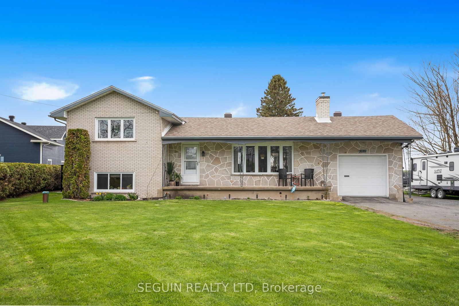 Detached House for sale at 3595 Front Road, East Hawkesbury, East Hawkesbury Twp, K6A 2W5 - MLS: X12142110