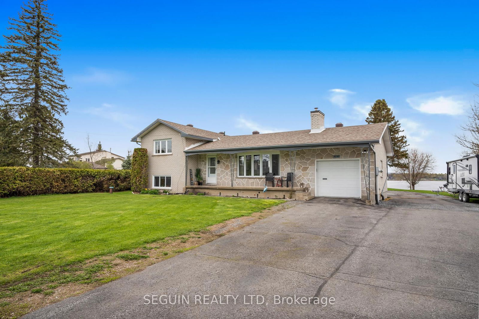 Detached House for sale at 3595 Front Road, East Hawkesbury, East Hawkesbury Twp, K6A 2W5 - MLS: X12142110
