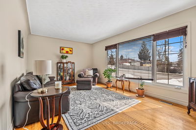 50 Briscoe St, Loyalist - Amherstview image-0-3