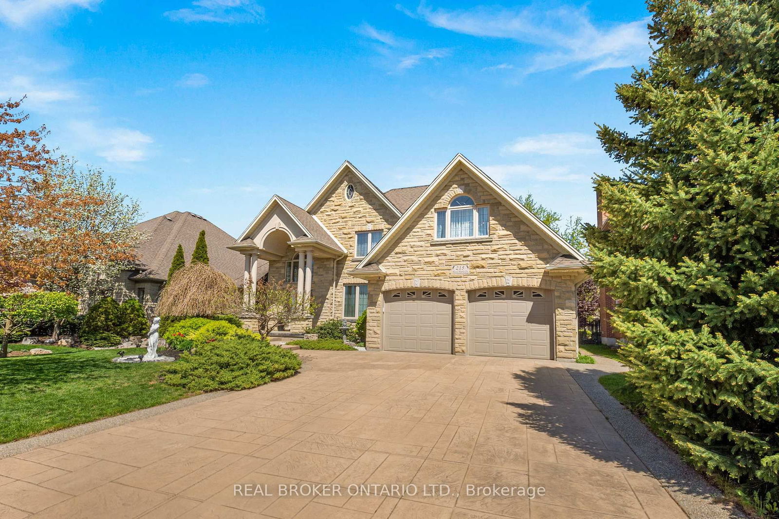 Detached House for sale at 215 Black Maple Court, Kitchener, N2P 2W8 - MLS: X12143053