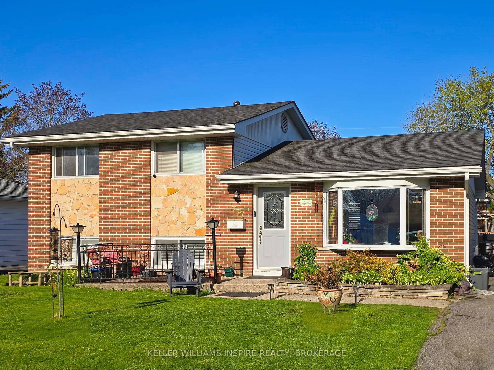 Detached House for sale at 777 Clark Crescent, Kingston, South of Taylor-Kidd Blvd, K7M 6E7 - MLS: X12143173