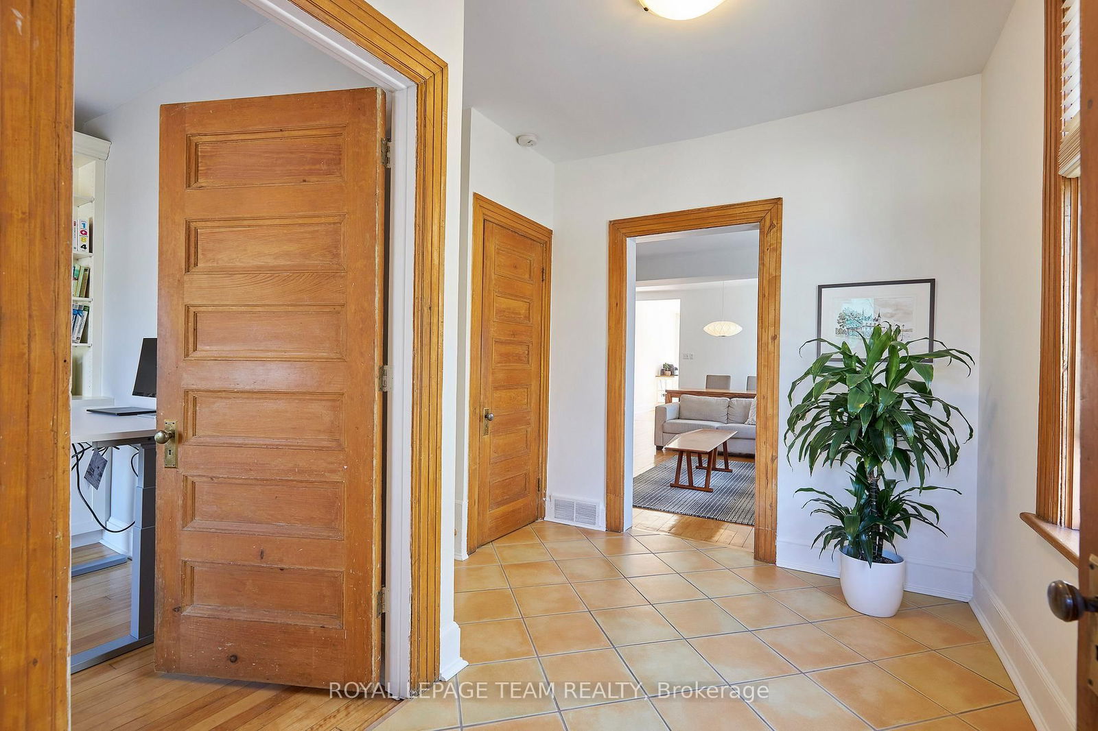 Semi-Detached House for lease at 136 Keefer Street, Ottawa, New Edinburgh, K1M 1T8 - MLS: X12143612