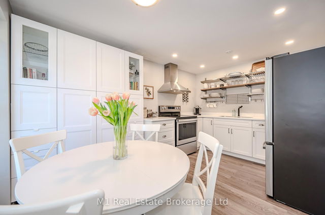 8 - 129 VICTORIA Road