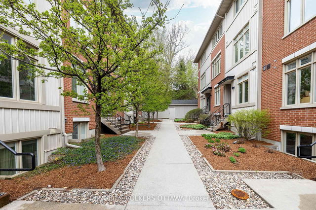 21 - 797 Montreal Road