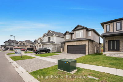 32 Sutherland Cres, Ingersoll - South image-0-3
