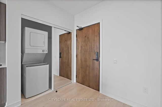 1309 - 2782 Barton Street