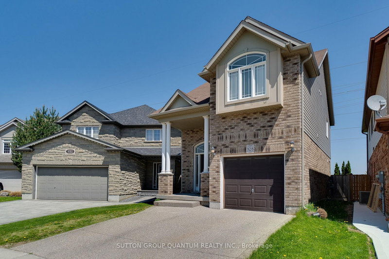 928 Dunblane Crt, Kitchener, N2R 1W9 | Image 3