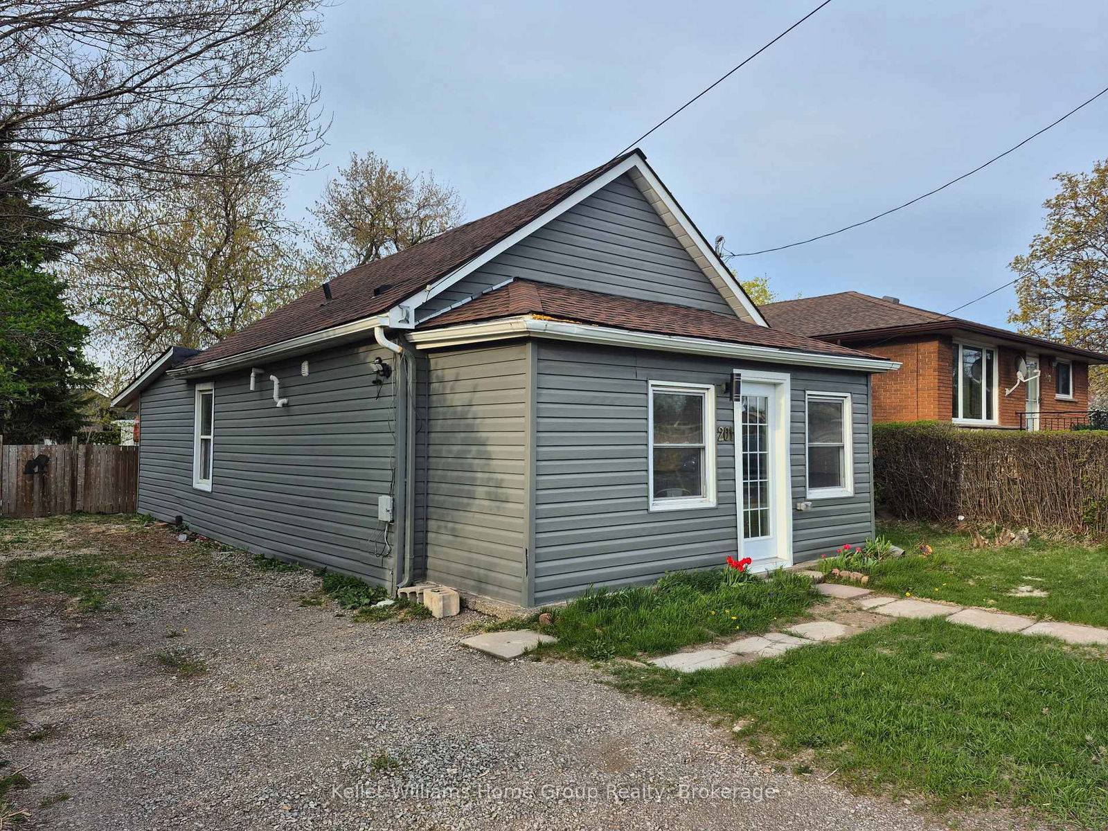 Detached House for sale at 201 Fennell Avenue, Hamilton, Centremount, L9A 1S5 - MLS: X12144830
