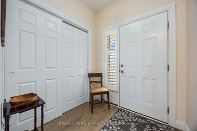 Unit 6 — 5969 Townsend Line, Lambton Shores - Forest image-0-3